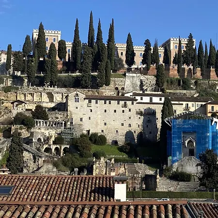 Ponte Pietra Luxury In Werona